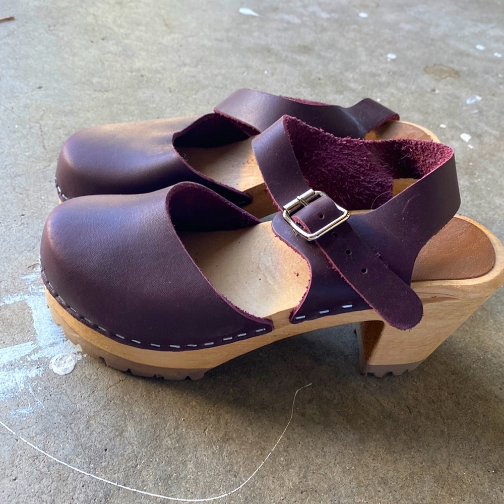 Maroon Swedish clog heels with buckle